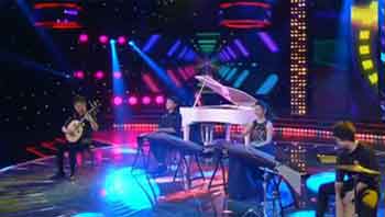 动感弹拨（演奏：浙江音乐学院翡翠筝乐团·丝路花语组合）